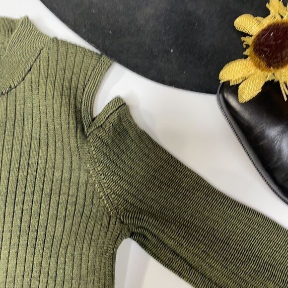 River Island Cold Shoulder Crew Stretchy Ribbed 3/4 Sleeve Crew Sweater Olive XS - Picture 4 of 8